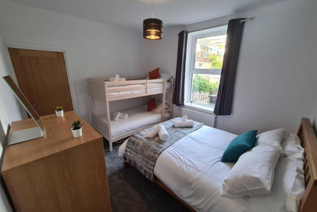 Beautiful Seaside Apartment With Parking Ventnor Exteriör bild