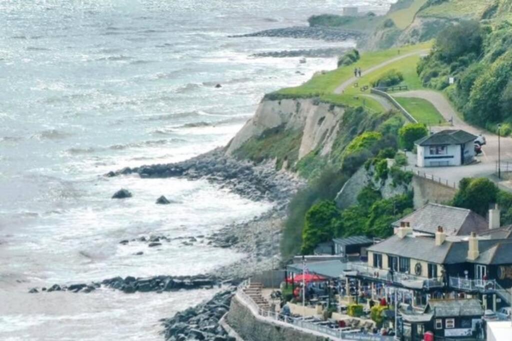 Beautiful Seaside Apartment With Parking Ventnor Exteriör bild